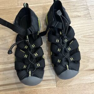 Black Men's Keens Size 5